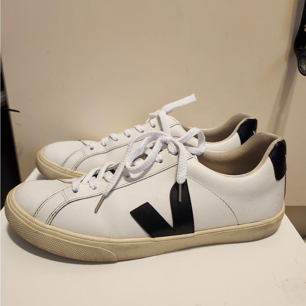 VEJA "Campo" White/Black V Leather Sneakers Womns Sz.8/39 Made in Brazil $160